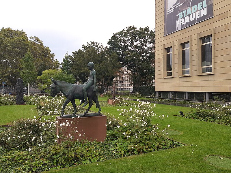 File:Städel, Frankfurt, from garden.jpg