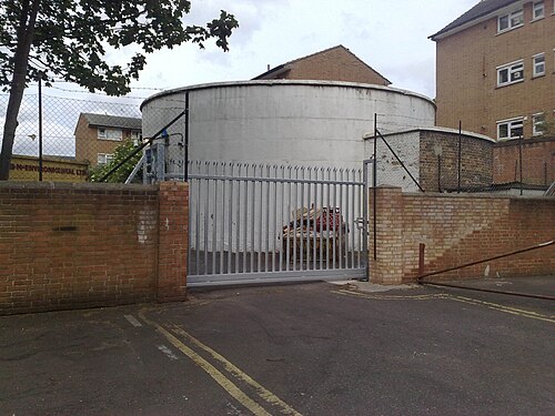 Stockwell shelter other entrance.jpg