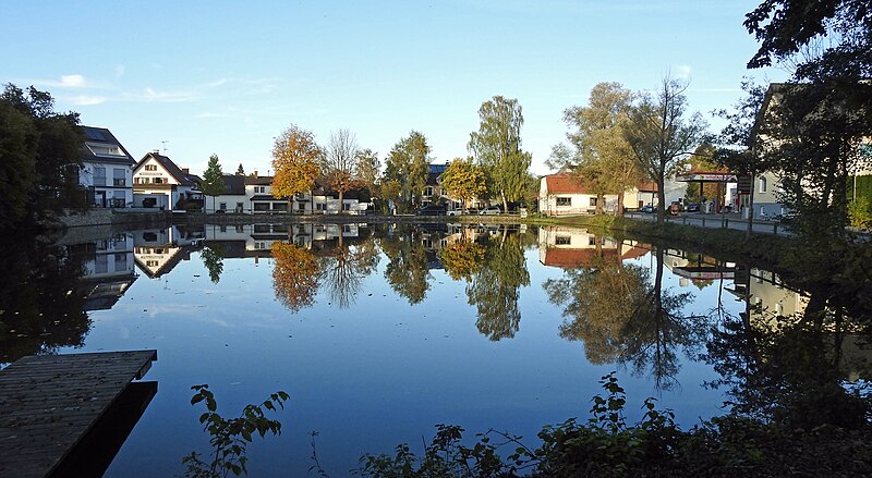 File:Türkenfeld, FFB - Dorfweiher v W.jpg