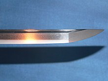 Quid de la détention d'un katana, espèce de sabre japonais très tranchant  ?