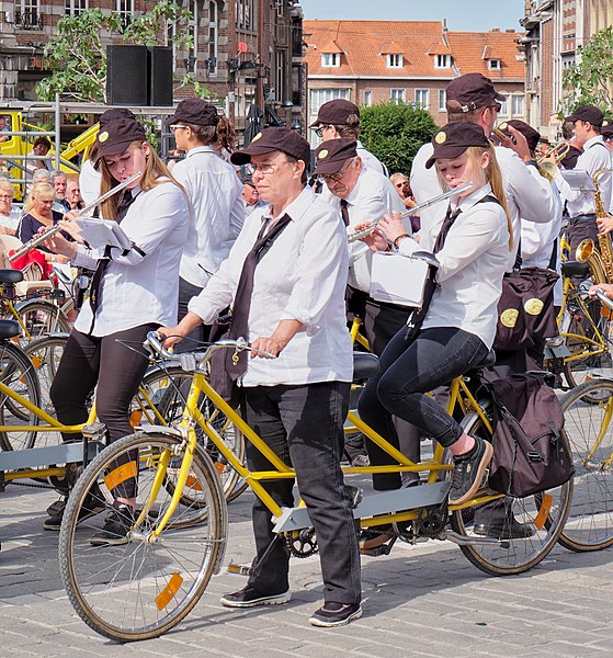 File:Tandem mounted flutists of the Royal Guidon Hesbignon performing at Grand-Place during the great procession of Tournai (DSCF8867).jpg