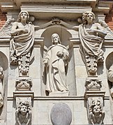 Termes ailés du portail des Chartreux (la statue du Christ est du XXe siècle).