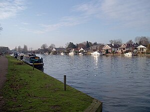 Walton-On-Thames: Stadt in England