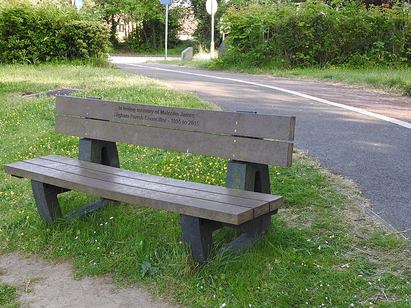 File:Three crutches memorial bench to Higham councillor, Strood 4909.jpg