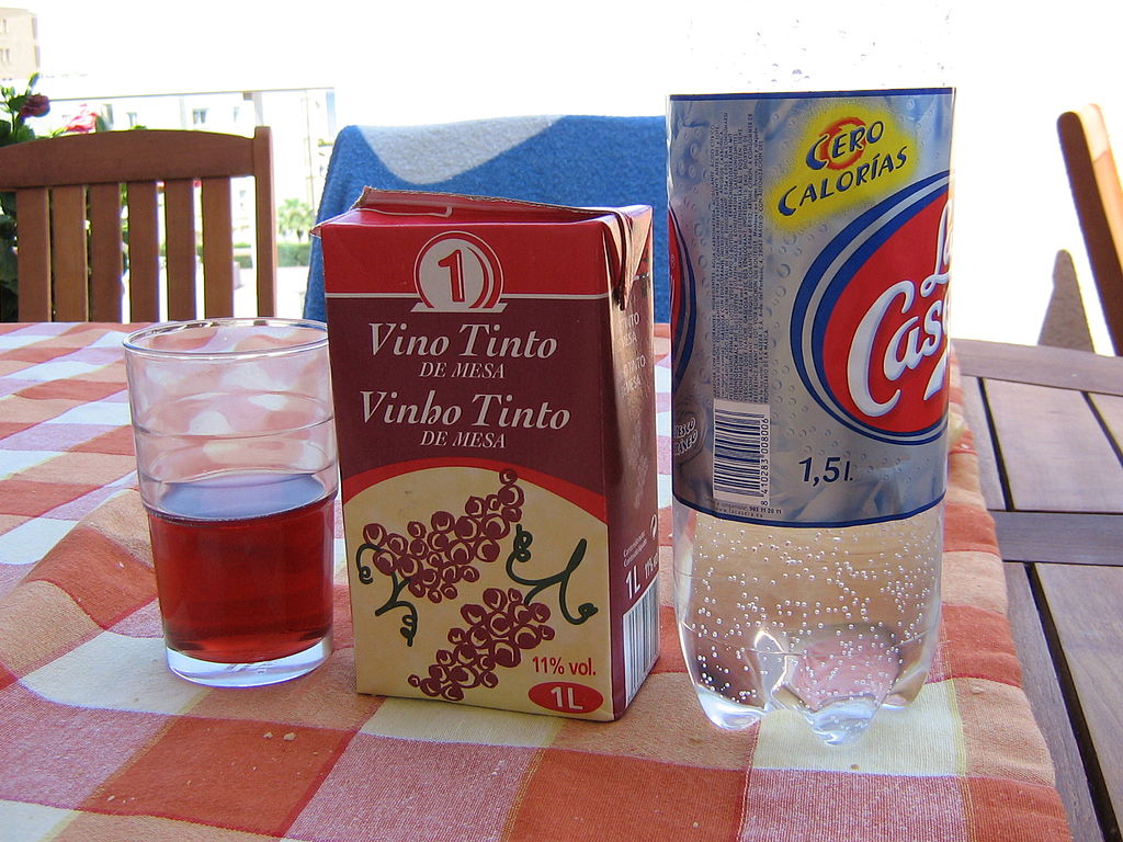 1024px-Tinto_de_verano_-_Denia.jpg