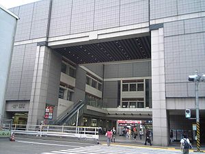 Tokyu hiyoshi station keio university side.jpg