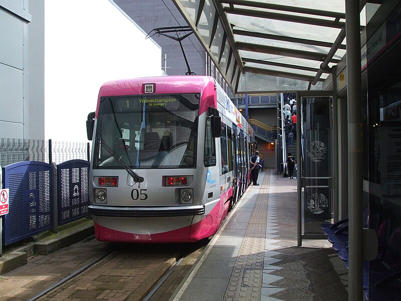 File:Tram 05 at Birmingham Snow Hill.JPG