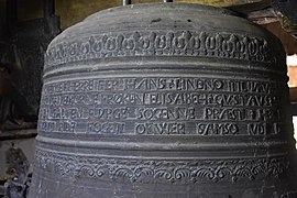 Große Glocke mit Inschrift