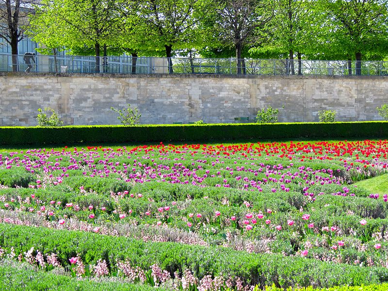 File:Tuileries Garden, April 2015 002.jpg