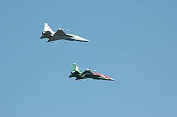 שני מטוסי JF-17 טסים מעל אסלאמאבאד, פקיסטן
