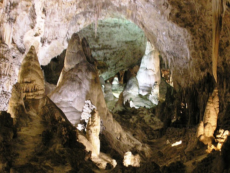 File:View inside Carlsbad Cavern-40.JPG