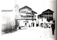 Les maisons du Queyras dans le village alpin reconstitué à Grenoble en 1925, en occasion de l'Exposition internationale de la houille blanche.