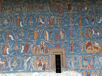 Albastru de Voroneț domină pictura exterioară a Mănăstirii Voroneț