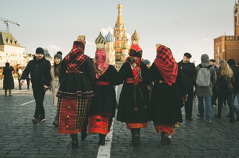 File:Voronezh costumes on the Red Square.jpg