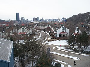 Herrs Island depuis le pont de la 31e rue, avec le centre-ville au loin.