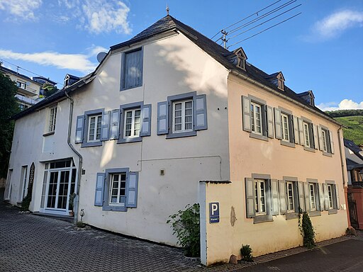 Weingut, Würzgartenstraße 11, Ürzig