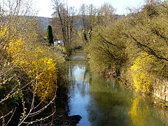 Die kurze Werklaber von der Brücke an der Hauptstraße aus gesehen