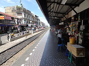 Wongwian Yai Station (7996458528).jpg