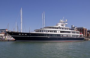 Yacht Leander G na Gunwharf Quays.jpg