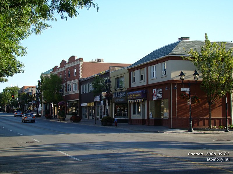 File:Yonge Street, Richmond Hill - panoramio - atomboy.jpg