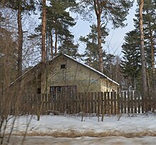 Типовой «финский» дом на одну семью, построенный на левом берегу для немецких авиационных специалистов в 1940-х годах.