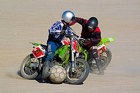 Un episodio del partido de entrenamiento del equipo Voskhod en motoball.jpg