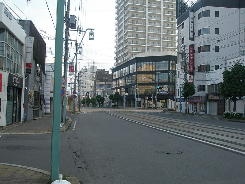 File:北海道道83号函館南茅部線・北海道道571号五稜郭公園線交点（起点側から）.jpg