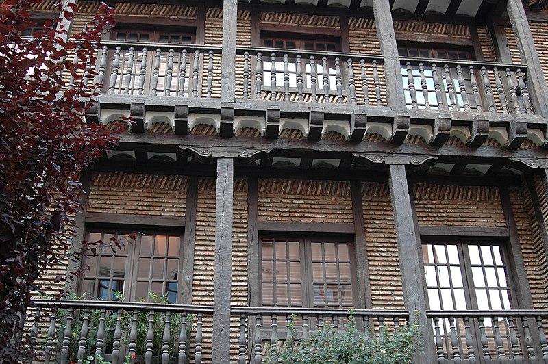 File:0023 Balcons de la casa Armera de los Gobeo.JPG