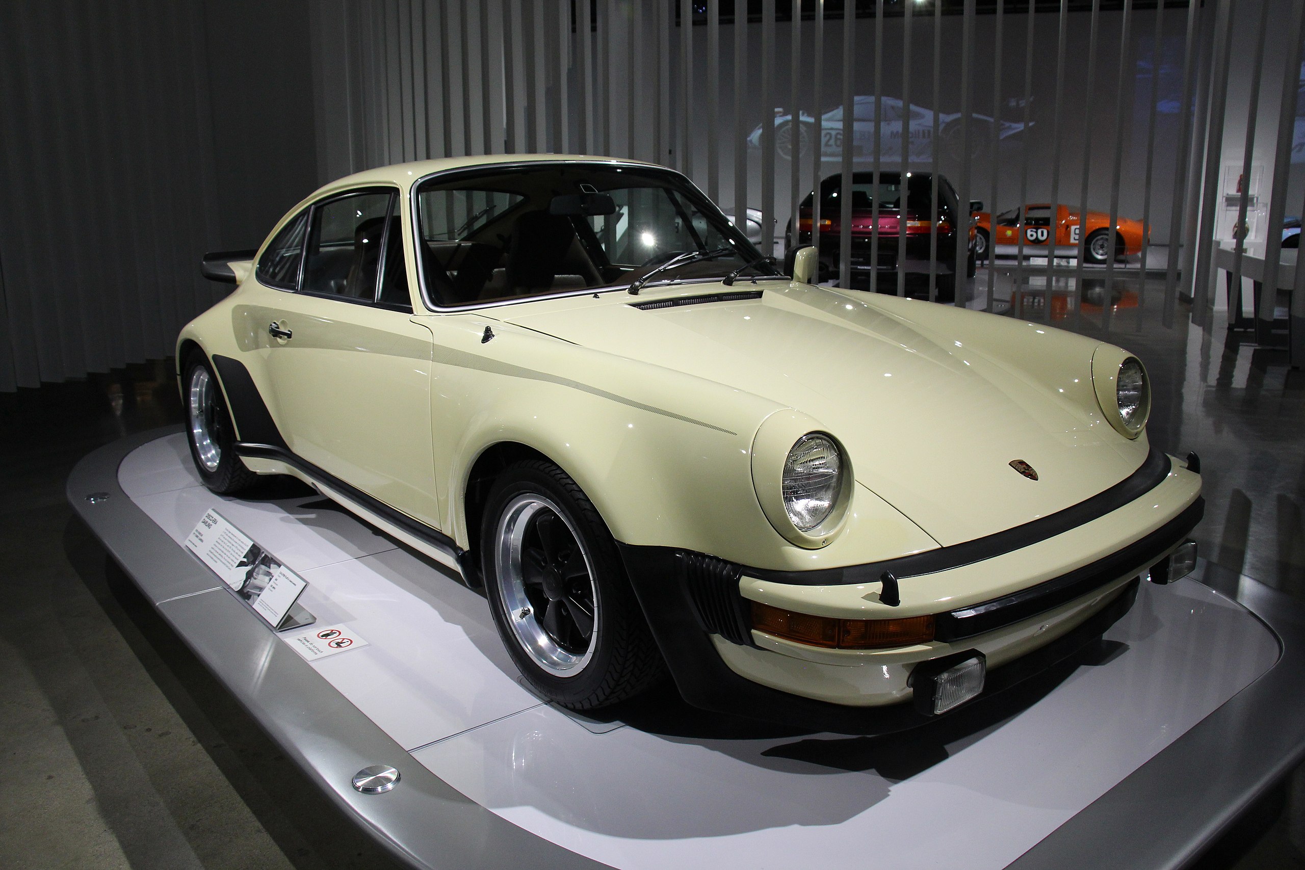 File:1976 Porsche 911 Turbo Carrera (42871386680).jpg - Wikimedia Commons