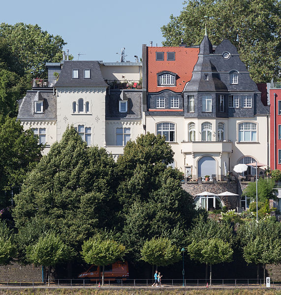 File:2013-08-05 Villa Schumm, Adenauerallee 89b (links) und Villa Bungarten, Adenauerallee 89a (rechts) in Bonn, Rheinseite IMG 0512.jpg