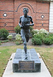 Jack Lovelock (Statue auf dem Gelände der Timaru Boys’ High School)