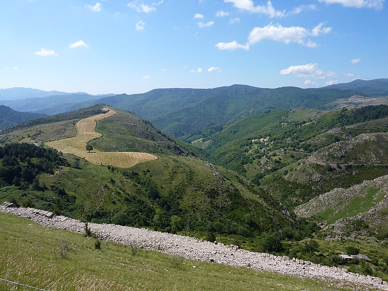 File:273 Corniche des Cévennes Panorama Col des Faisses.JPG