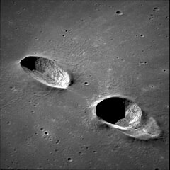 AS11-42-6305 Месие и Месие А кратери, Moon.jpg