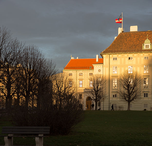 File:AT-13764 Leopoldinischer Trakt, Hofburg - Präsidentschaftskanzlei- by Hu - 6103.jpg