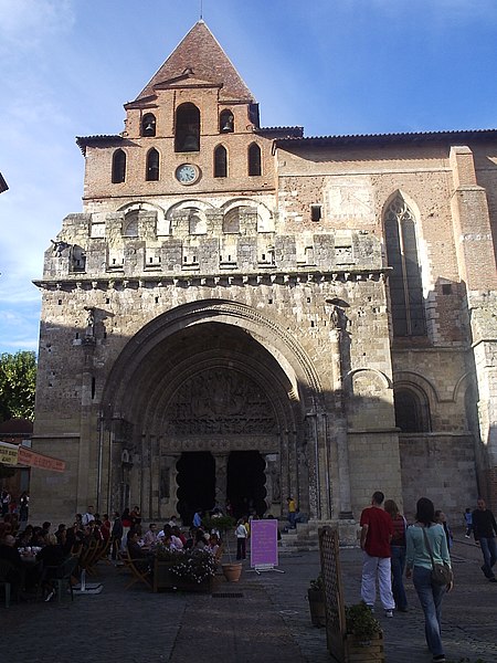 File:Abbaye Saint-Pierre (entrée).jpg