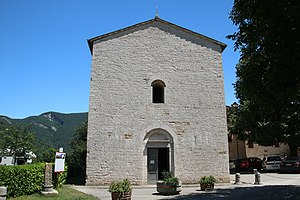 Acqualagna, Abbazia di San Vincenzo al Furlo 03.jpg
