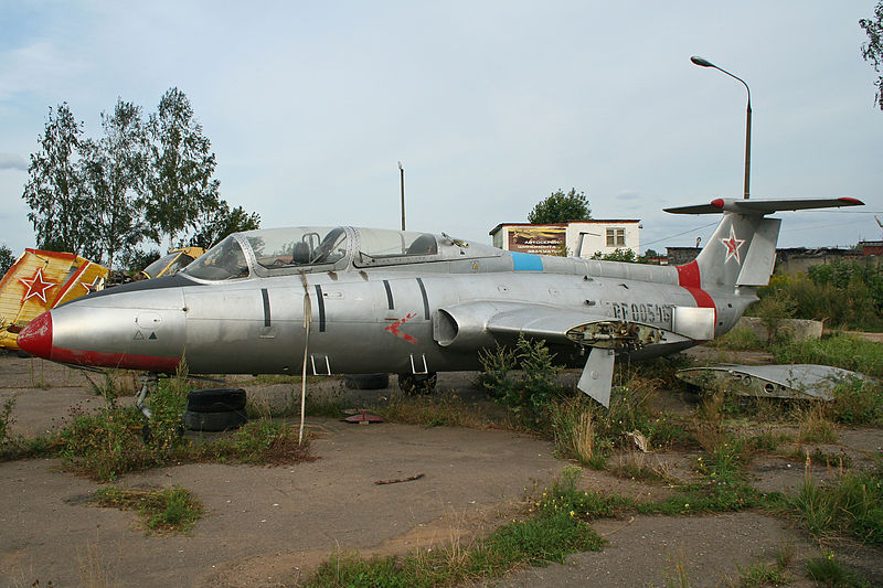 File:Aero L-29 Delfin RF-00546 (9112286144).jpg