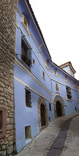 File:Albarracín - Casa Navarro de Azuriaga - Fachada02.jpg