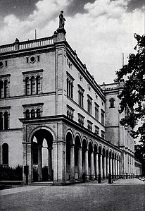 Aile gauche du nouveau bâtiment universitaire