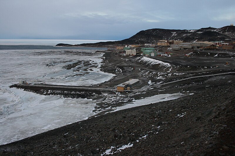 File:AntarcticaMcMurdoStation.jpg