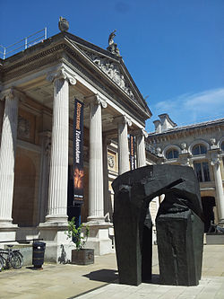 Ashmolean Museum Oxford Forecourt 2014.jpg