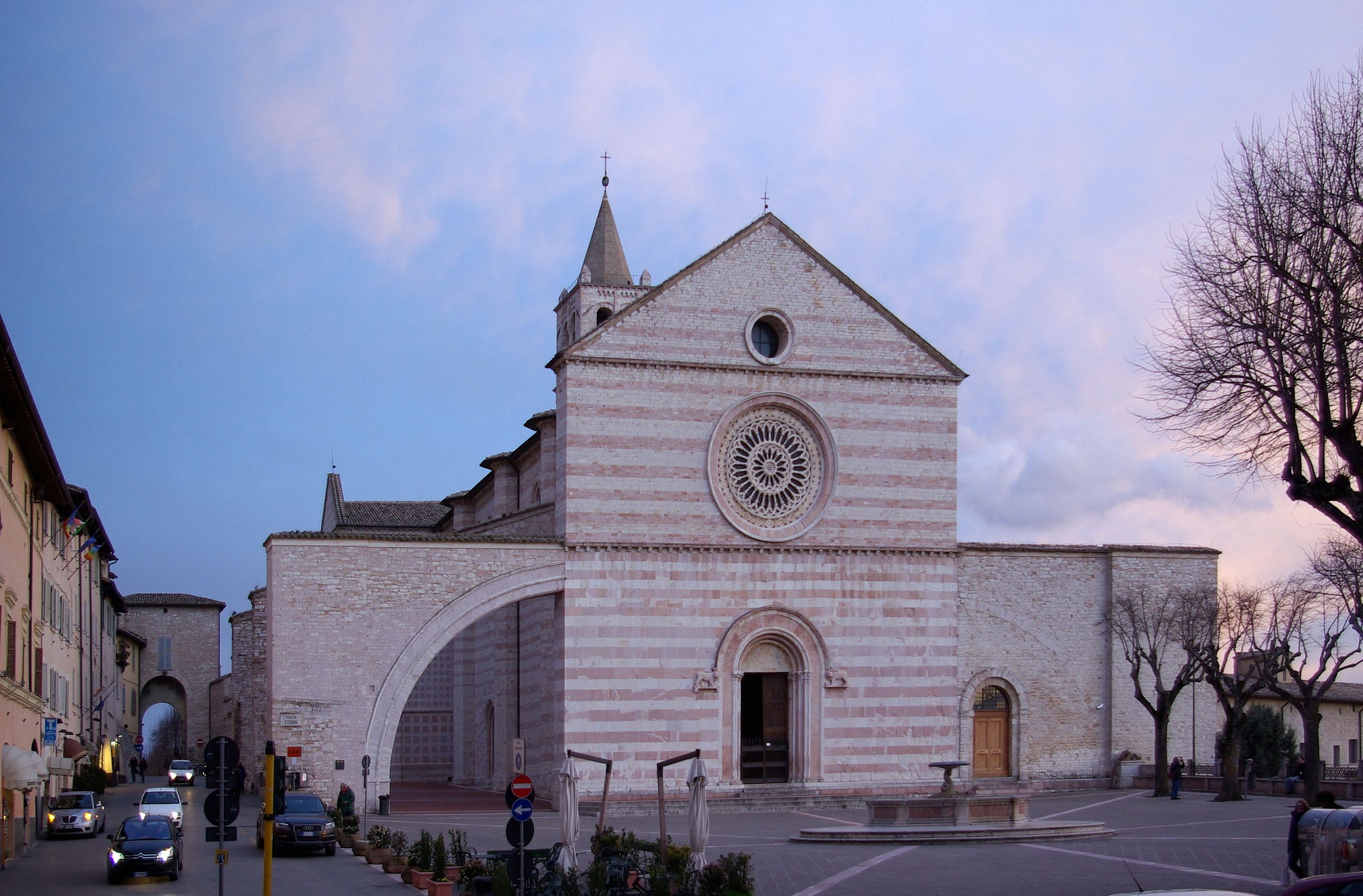 Santa Chiara BW 3.JPG — Wikipédia