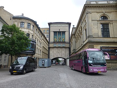 Sådan kommer du til August Bournonvilles Passage 1 med offentlig transport – Om stedet