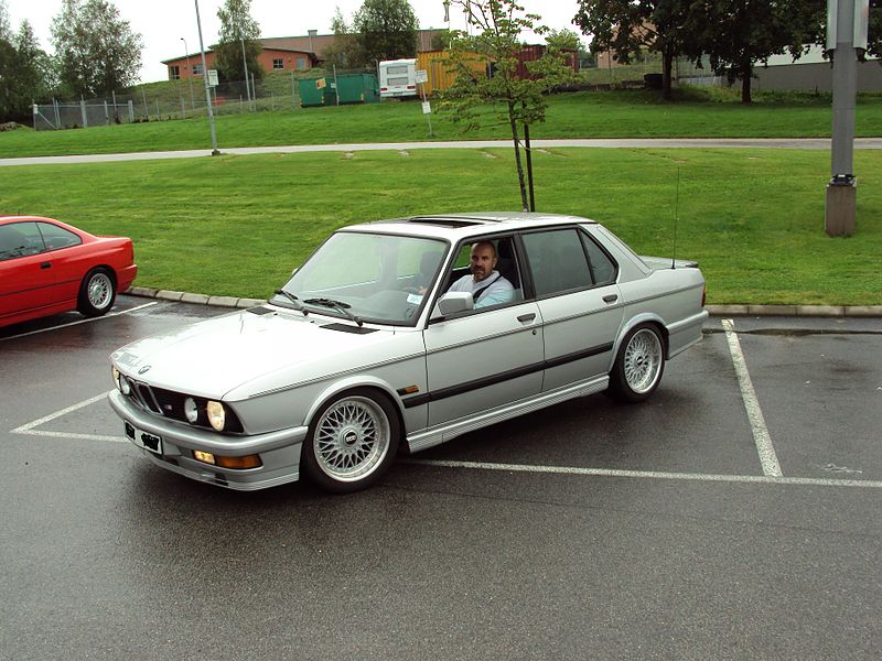 File:BMW M535i (3890210822).jpg