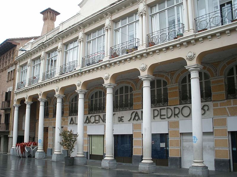 Archivo:Barbastro - Plaza del Mercado 5.JPG