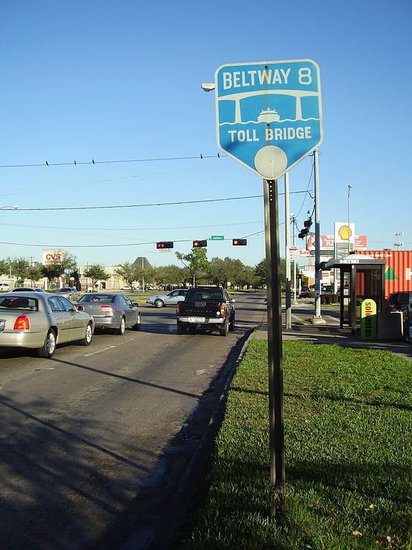 Sign indicating proximity to the Beltway 8 Toll Bridge