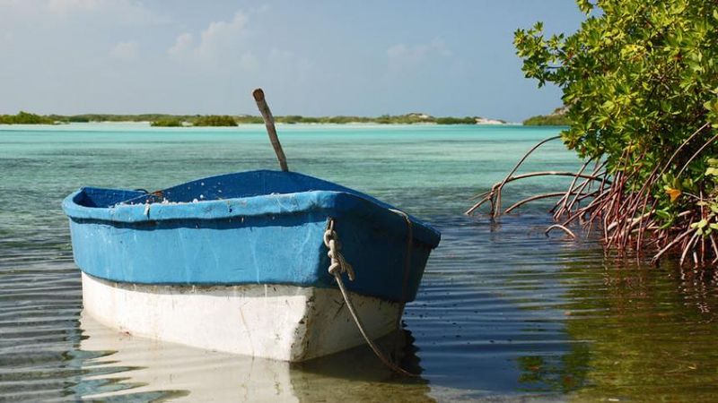 File:Boat-off-south-caicos.jpg