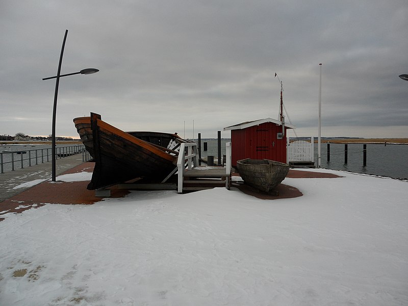 File:Boote im Winter - panoramio.jpg