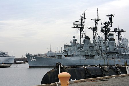 Tập_tin:Bow_of_the_USS_Edson.JPG