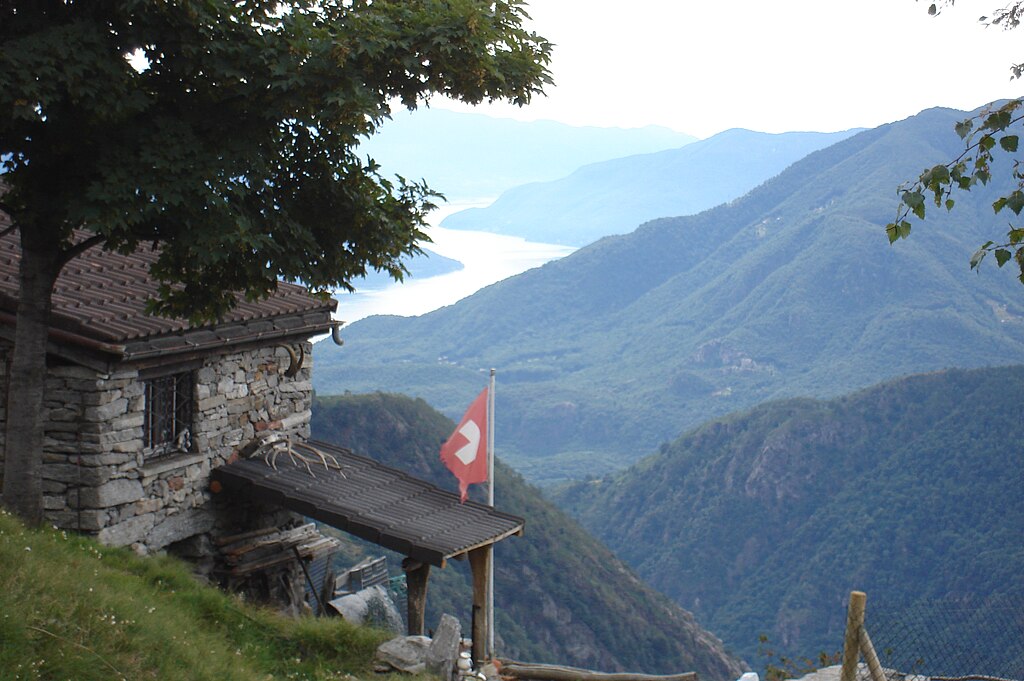 Švicarski kanton Ticino zabranio nošenje nikaba, kazna do 9.500 eura 1024px-Brunescio